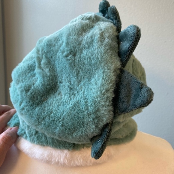 Super Soft Cozy Green Dinosaur Hat and Scarf Combo for Kids! - Picture 11 of 11